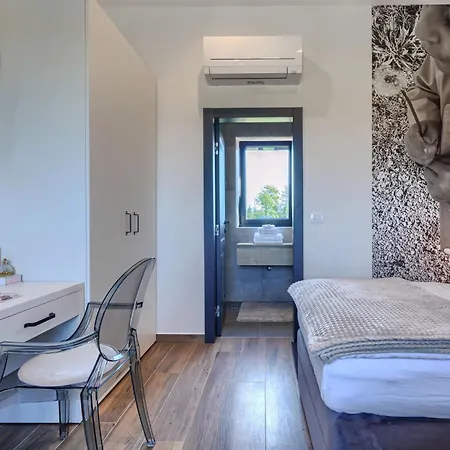 Tiamo By Interhome Kastelir